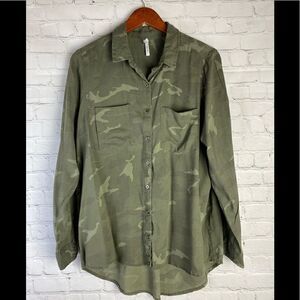 Live For Truth Camouflage Boyfriend Shirt Large